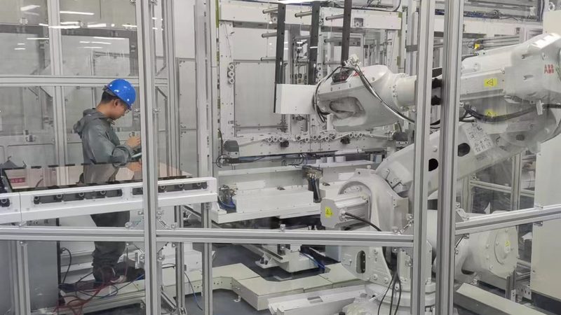 上下料机器人：替代人工，成本考量与效益分析